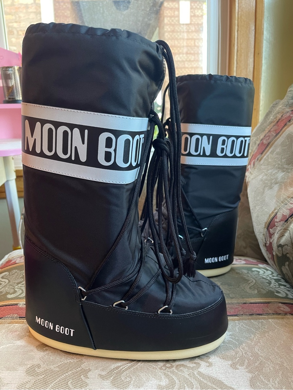 Moon Boot Unisex Icon Nylon Boots. Size 8/9.5 Women N26-01